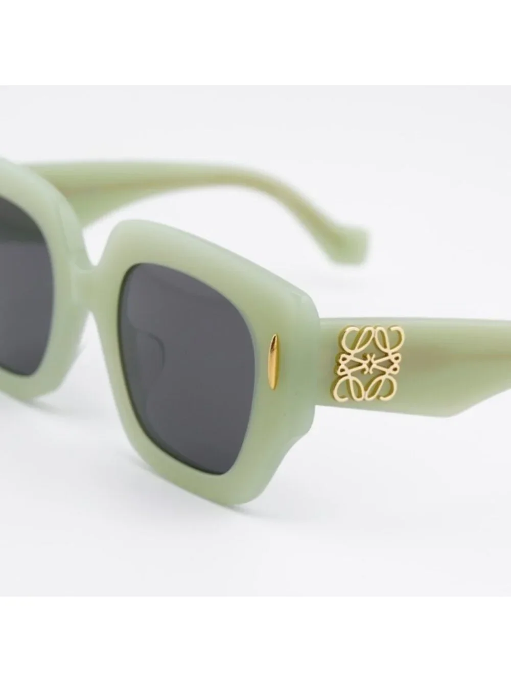 Loewe authentic lw40129u